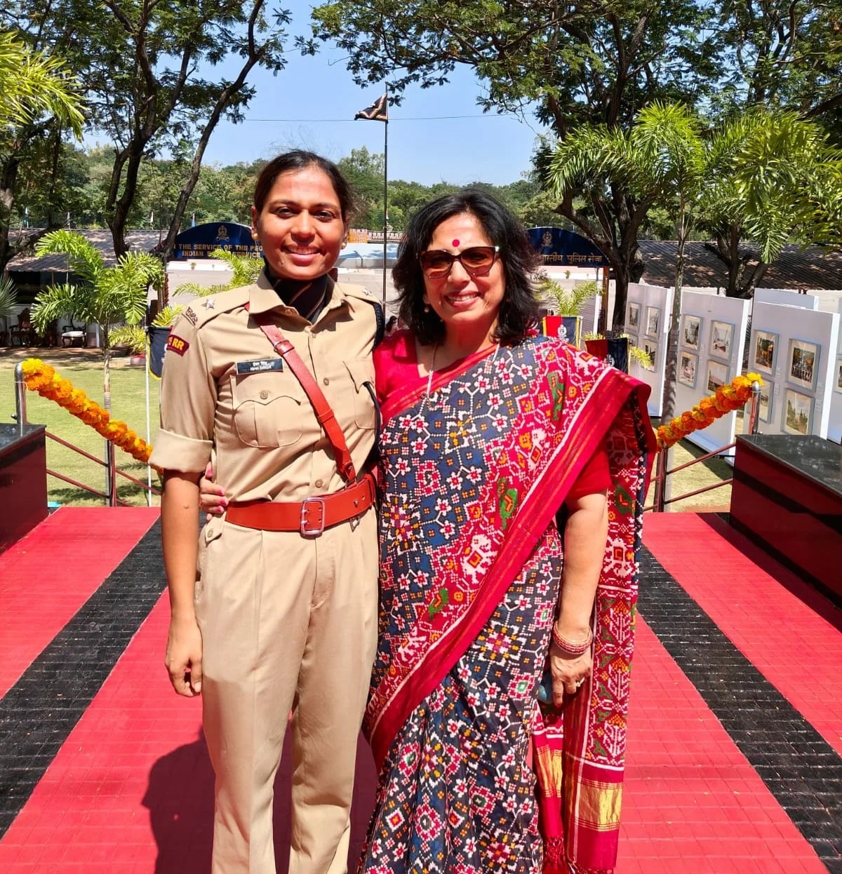 ips isha singh dcp delhi police legal cell upsc success story