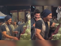 '<i>Aur Kitni</i> Wish <i>Mangega</i>?' Salman Khan Being Salman Khan Teases Varun Sharma At Ganapati Visarjan. Watch
