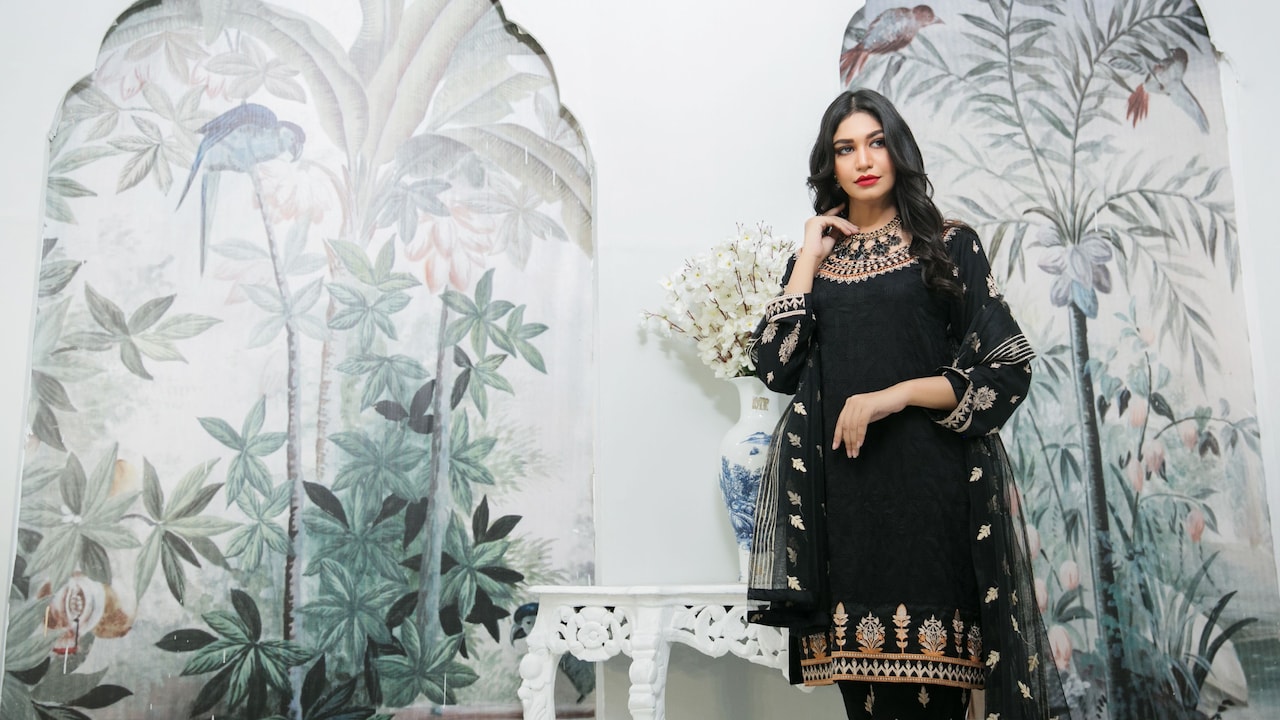Why Do Black Clothes Fade So Fast? 10 Everyday Habits To Avoid