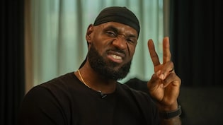 LeBron James&rsquo; Helicopter Leaves Philadelphia 76ers Facility During Anfernee Simons&rsquo; Media Availability