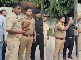'इतनी फोर्स मगाऊंगा, ठंडा कर दूंगा ठंडा', गोरखपुर में पुलिस अधिकारी का छात्रों को धमकाने का वीडियो वायरल