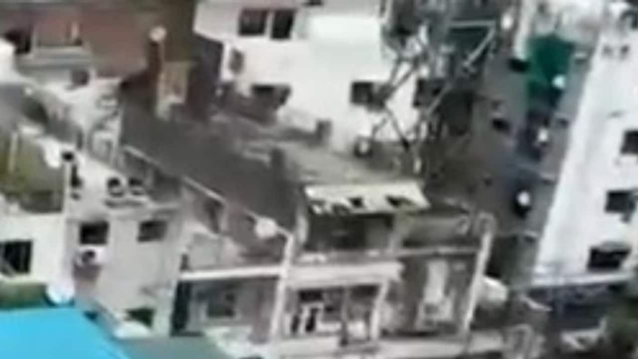 सत्य निकेतन में हादसे के बाद चलने लगे हथौड़े, ताबड़तोड़ एक्शन का वीडियो