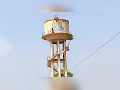 दौसा में 80 फीट ऊंची पानी की टंकी पर चढ़ी मह‍िला, प‍िता की प्रॉपर्टी में मांग रही ह‍िस्‍सा 