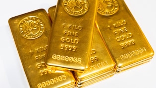Gold Wavers As Traders Weigh US-Iran Talks, Fed Rate Path