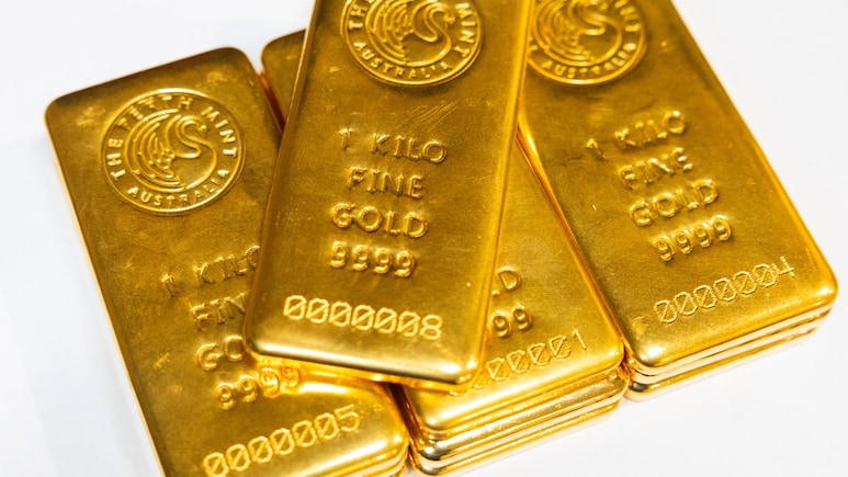 Gold Wavers As Traders Weigh US-Iran Talks, Fed Rate Path