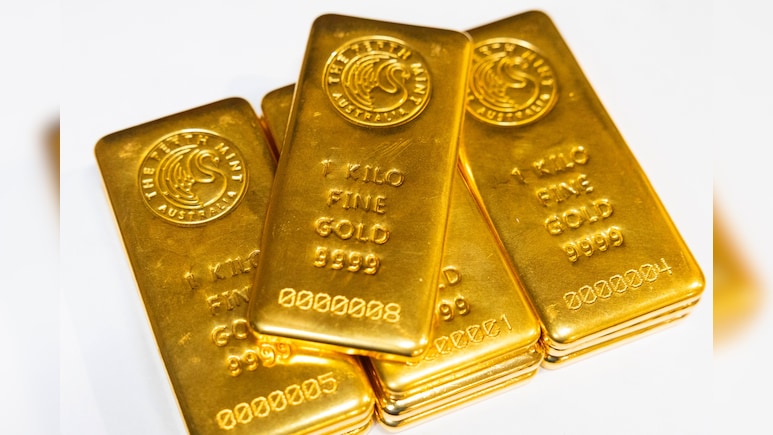 Gold Holds Drop As US Jobs, Hormuz Strikes Boost Rate-Hike Case