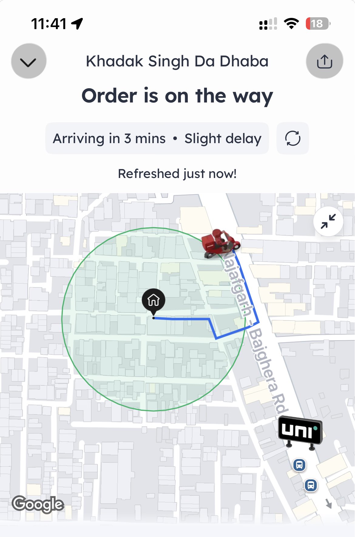 Zomato से नहीं आया खाना, तो ग्राहक ने डिलीवरी पार्टनर को ढूंढ निकाला; सड़क किनारे मजे से खाते दिखे 2 लोग Zomato से नहीं आया खाना, तो ग्राहक ने डिलीवरी पार्टनर को ढूंढ निकाला; सड़क किनारे मजे से खाते दिखे 2 लोग