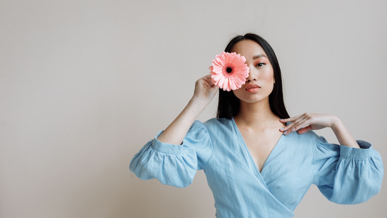 10 Reasons Wrap Dress Necklines Keep Gaping And How To Secure Them 10 Reasons Wrap Dress Necklines Keep Gaping And How To Secure Them