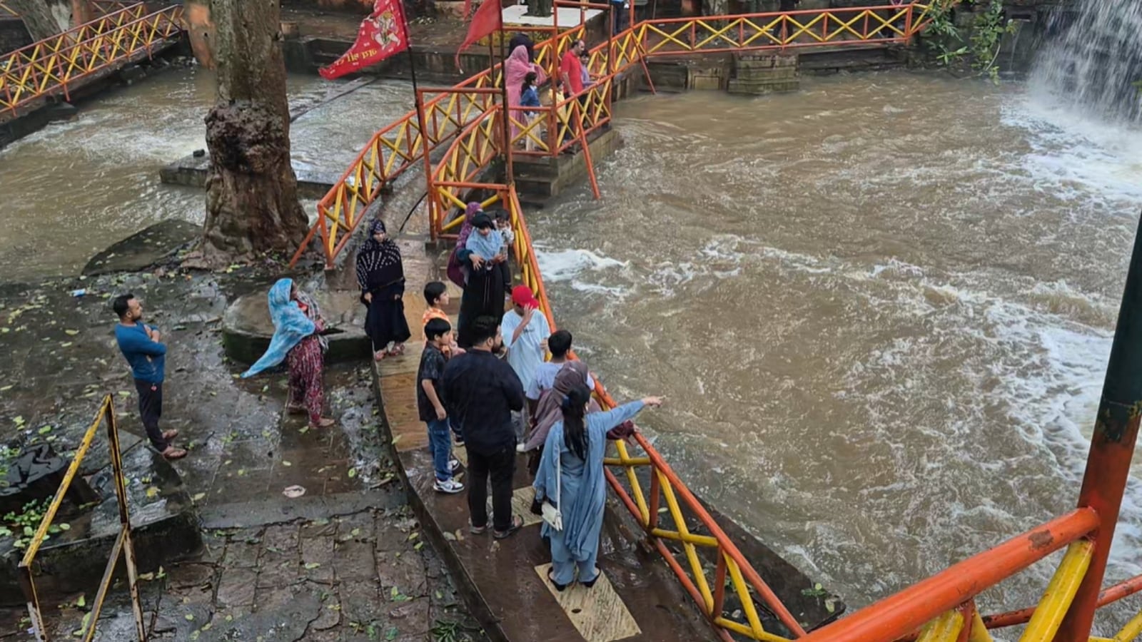 shivpuri bhadaiya kund couples belief 