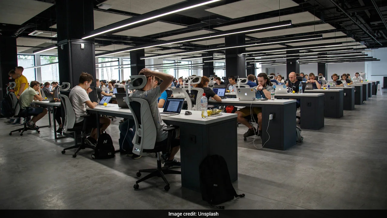 Chinese office workers increasingly use sunscreen and parasols to prevent “office ageing”