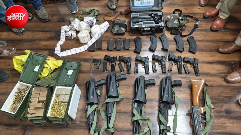 बर्खास्त हवलदार ने लूटी सेना की आर्मरी... AK-INSAS राइफल्स सहित 12 हथियारों की चोरी करके जमीन में गाड़ा