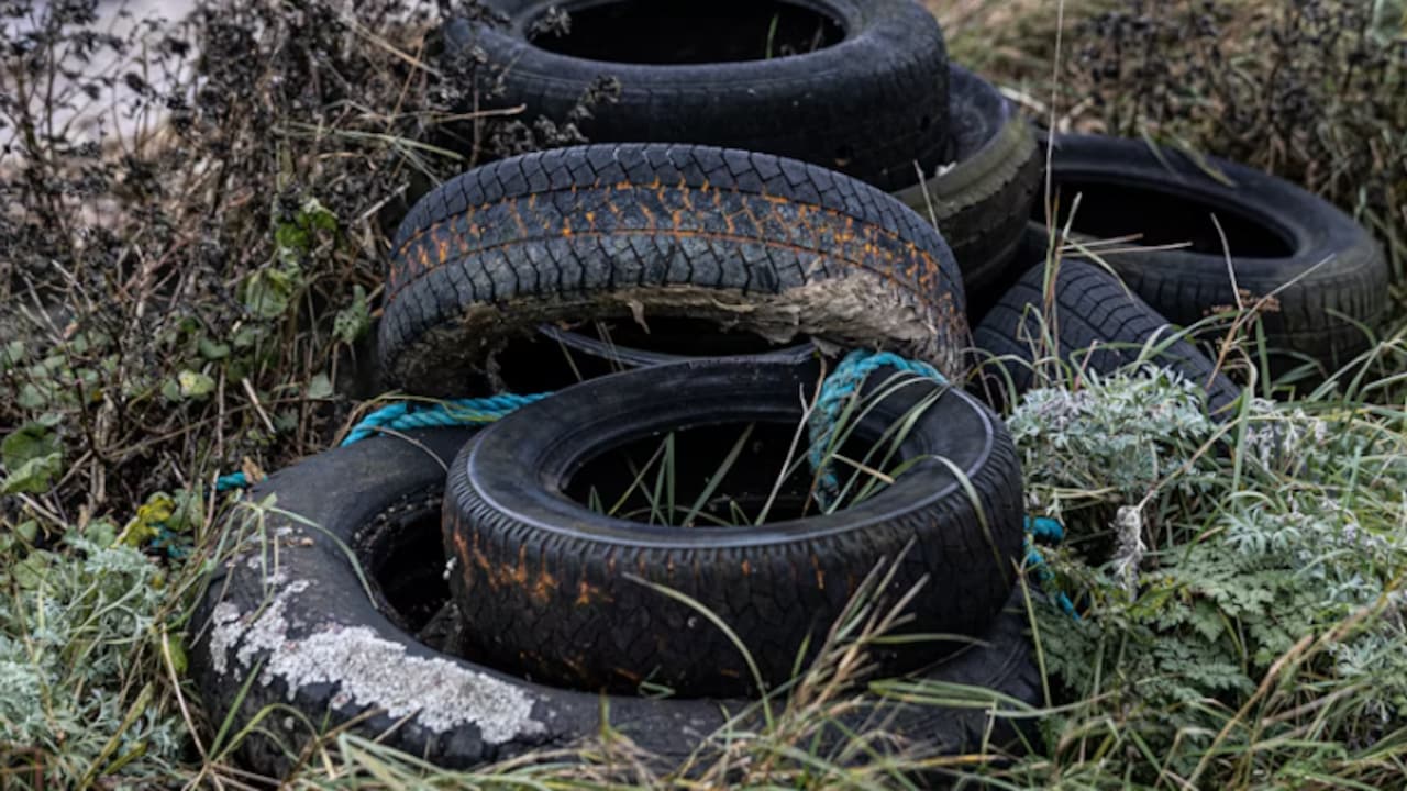 20,000 Discarded Tyres Were Buried Under A Road In US And There's A Brilliant Reason Why