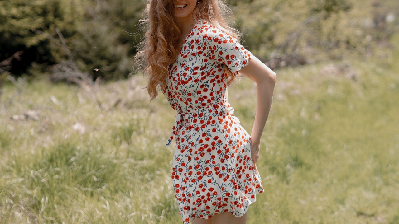 10 Reasons Wrap Dress Necklines Keep Gaping And How To Secure Them 10 Reasons Wrap Dress Necklines Keep Gaping And How To Secure Them