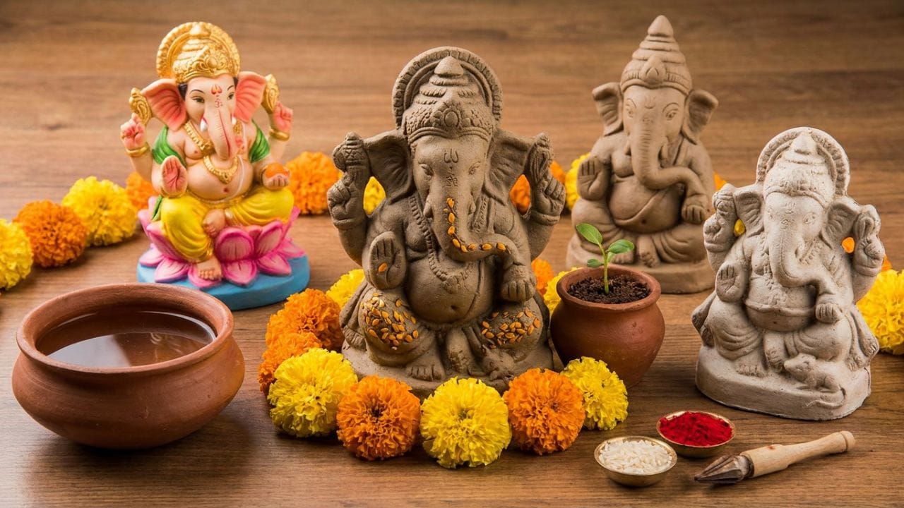 Ganesh Chaturthi: मिनटों में पानी में घुलेंगी ये इको फ्रेंडली प्रतिमाएं, आज ही खरीदें, बनी हैं 100% मिट्टी से