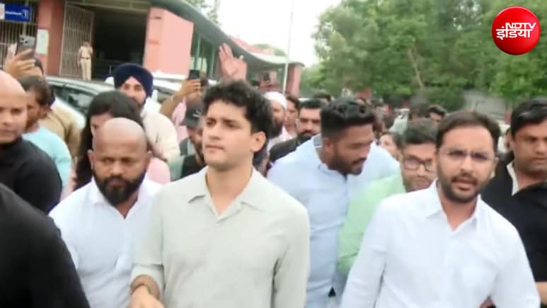 इंफ्लुएंसर स्वतंत्र भारद्वाज पर एक्शन को लेकर CJP ने थाना घेरा, नीशू के पिता का सिर फोड़ने का किया था दावा