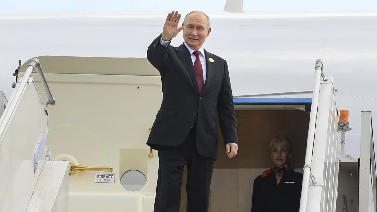 Putin Departs Delhi After Attending Two-Day BRICS Summit