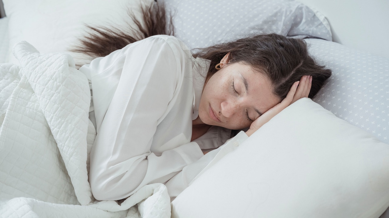 What causes memory foam pillow to sink after a few uses What causes memory foam pillow to sink after a few uses