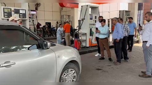 नोएडा-गाजियाबाद से गुरुग्राम-फरीदाबाद तक NCR में बिना PUCC नहीं मिलेगा पेट्रोल, 10 हजार का जुर्माना लगेगा, हाई सिक्योरिटी नंबर प्लेट भी अनिवार्य