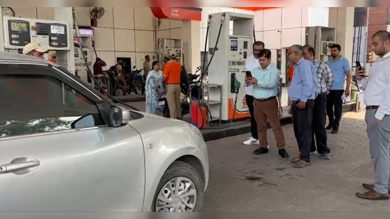 नोएडा-गाजियाबाद से गुरुग्राम-फरीदाबाद तक NCR में बिना PUCC नहीं मिलेगा पेट्रोल, 10 हजार का जुर्माना लगेगा, हाई सिक्योरिटी नंबर प्लेट भी अनिवार्य
