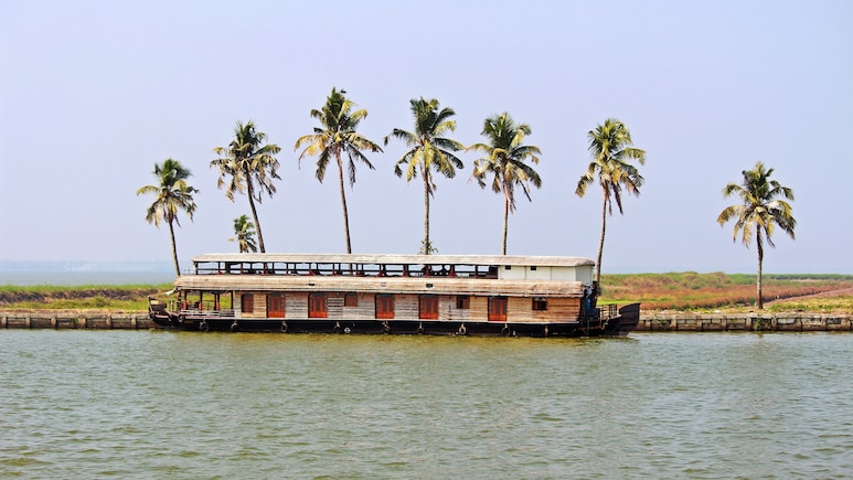 8 Offbeat Indian Destinations That Shine In October's Autumn Charm