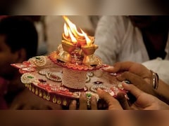 Salman Khan ने पूजा में गलती से की उल्टी आरती, आरती करने का सही तरीका क्या है? जानें भगवान के सामने दीपक कितनी बार और किस क्रम में घुमाएं