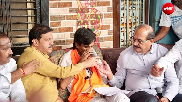 CM फडणवीस ने संभाला मोर्चा, 7 हजार किलोमीटर दूर पेरिस से बात, मनोज जरांगे के अनशन खत्म होने की इनसाइड स्टोरी