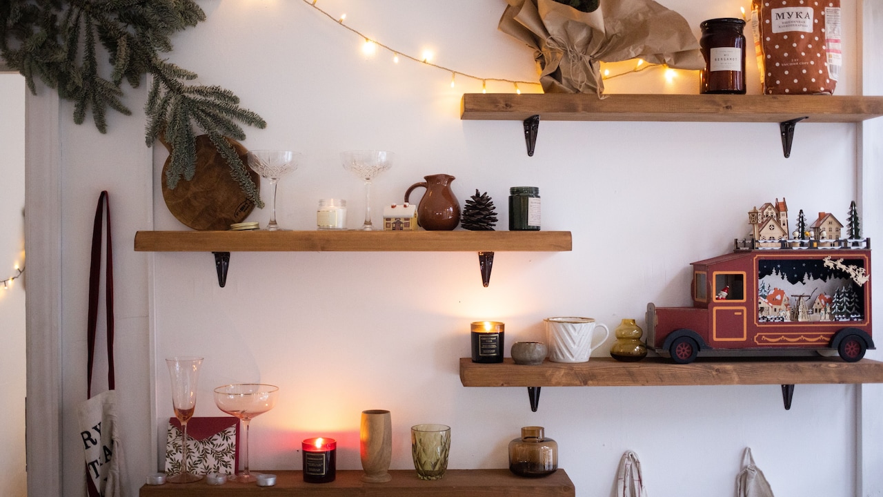 10 Reasons Floating Shelves Look Crooked Even When The Brackets Are Level 10 Reasons Floating Shelves Look Crooked Even When The Brackets Are Level
