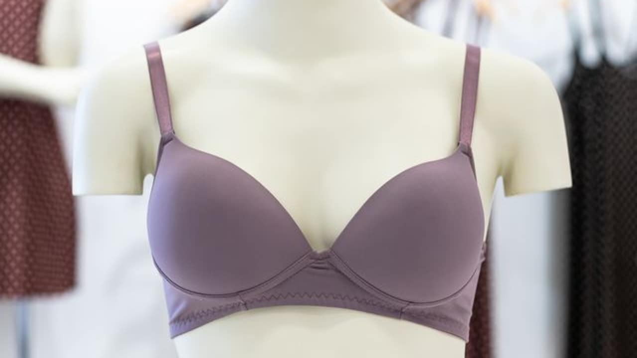 Comfortable bras that give a smooth look under t-shirts Comfortable bras that give a smooth look under t-shirts
