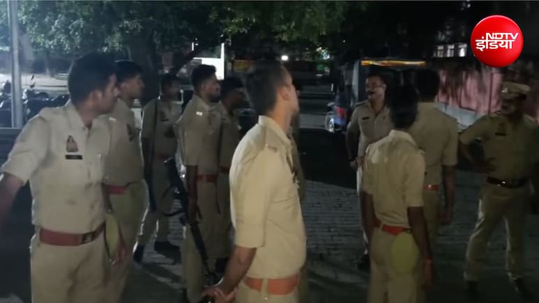 आजमगढ़: घर में पूजा करने आए दो पुजारियों और पत्नी की हत्या; बच्चों को लेकर कमरे में छिपा आरोपी