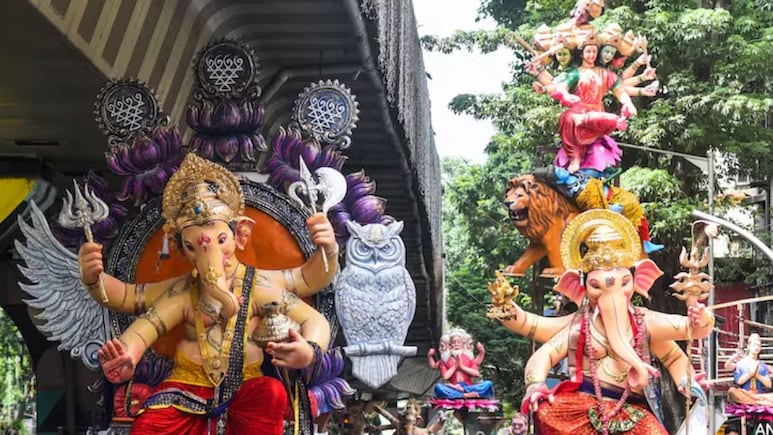 मुंबई के पीपी मार्ग का राजा बना हिंदू-मुस्लिम एकता की मिसाल, 16 साल से गणराय की सेवा में जुटा खान परिवार