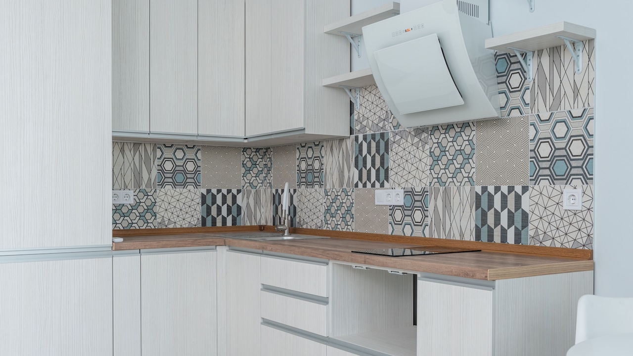 Why Does Your Kitchen Chimney Oil Collector Fill Up So Fast? 10 Reasons