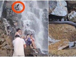 महाराष्ट्र में झरने के पास बच्चे को गोद में लेकर खड़े शख्स पर गिरा बड़ा सांप, टूरिस्ट ने शेयर किया वीडियो