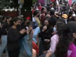 दिल्ली के टॉप कॉलेज LSR की लड़कियां सड़कों पर उतरीं, लगाने लगीं आजादी-आजादी के नारे