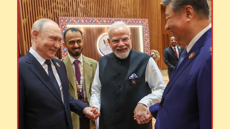 एकजुटता का संदेश, दोस्ताना अंदाज... BRICS समिट से आई ये तस्वीर काफी कुछ बोलती है!