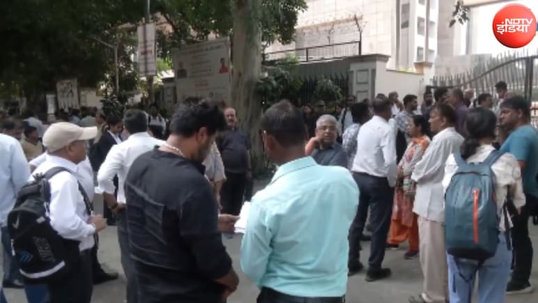 नए चालान नियम में ऐसा क्या है खतरनाक, जिसके विरोध में सड़क पर उतरे वकील, जानें बदलाव की हर जानकारी