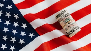 US 30-Year Treasury Yields Spike To 5.6%, Highest Since 2002