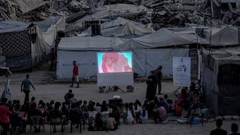 Heartbreaking Photo Shows Gaza Children Watching 'The Lion King' In Ruined Neighbourhood