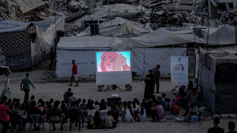 Heartbreaking Photo Shows Gaza Children Watching 'The Lion King' In Ruined Neighbourhood