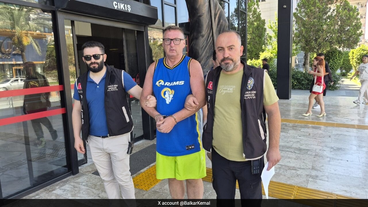 58-Year-Old British Tourist Arrested For Spitting On Turkish Flag