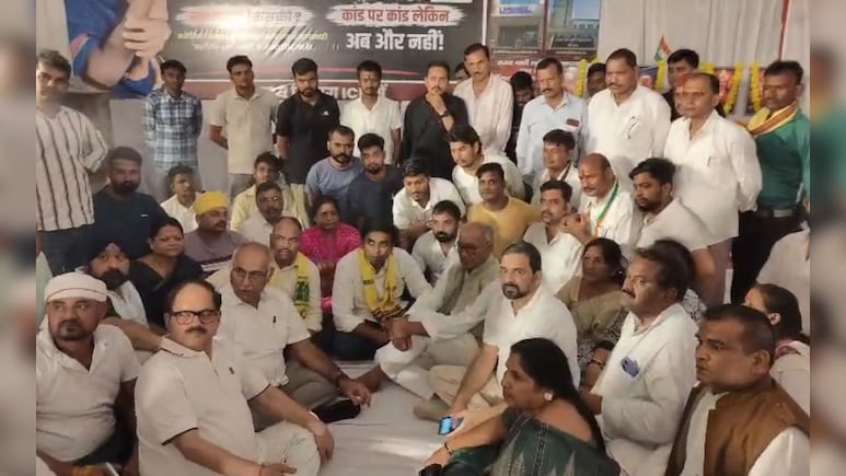कल्पना मिश्रा को न्याय दिलाने धरने पर पहुंचे दिग्विजय सिंह, बोले- दोषियों पर हो सख्त कार्रवाई