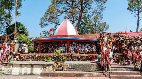 Chitai Golu Devta: दिल्ली से बनाएं उत्तराखंड का ये ट्रिप प्लान, यहां भगवान को चिट्ठी लिखने दूर-दूर से आते हैं लोग, जानें कैसे पहुंचें मंदिर