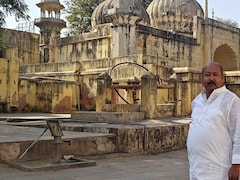 ओवैसी के 'मिशन यूपी' को झटका, कांग्रेस का दामन थामेंगे आसिम वकार, बीजेपी नेता भी बदलेंगे पाला?