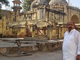 ओवैसी के 'मिशन यूपी' को झटका, कांग्रेस का दामन थामेंगे आसिम वकार, बीजेपी नेता भी बदलेंगे पाला?