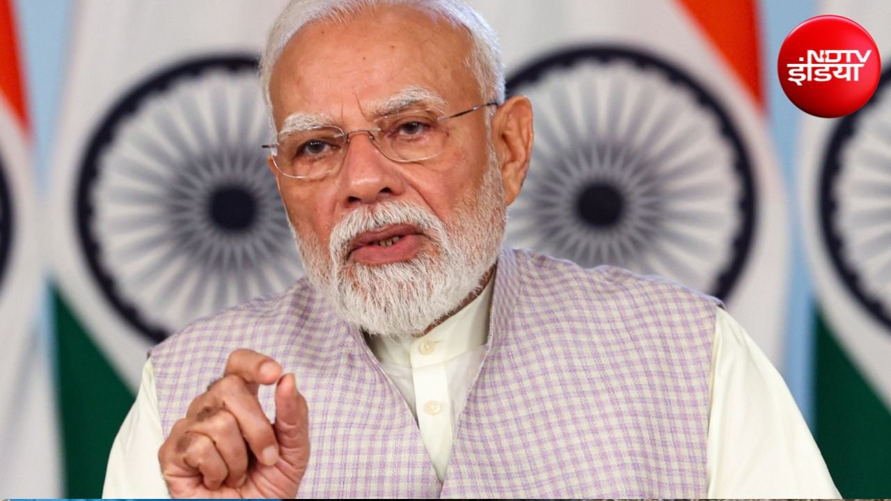पीएम नरेंद्र मोदी के साथ काम करना अनुशासन और अथक ऊर्जा का अनुभव है. 