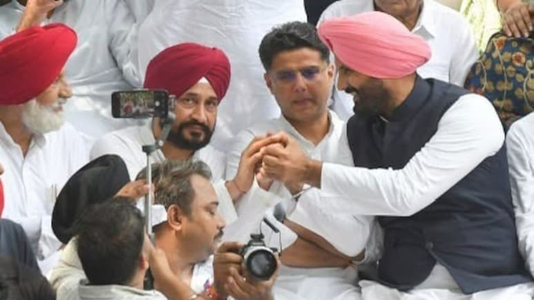 Charanjit Channi, Raja Warring Share Stage After 3 Months, Handshake Signals Thaw