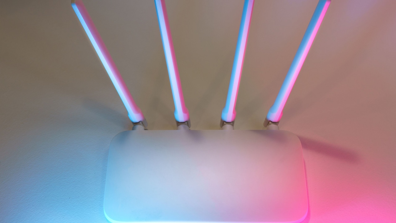 7 Wi-Fi Extenders For Bedrooms And Hard-To-Reach Corners 7 Wi-Fi Extenders For Bedrooms And Hard-To-Reach Corners