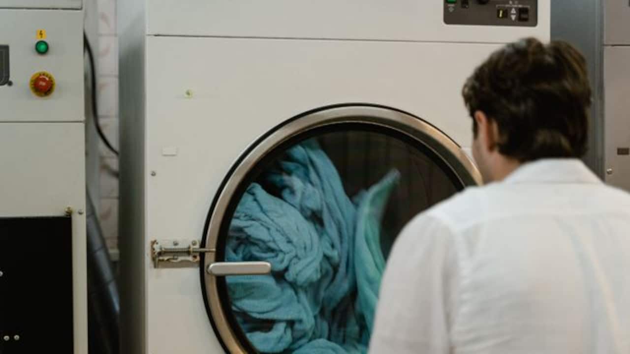 Leaving clothes in washing machine for too long can affect the fit of cotton clothes Leaving clothes in washing machine for too long can affect the fit of cotton clothes