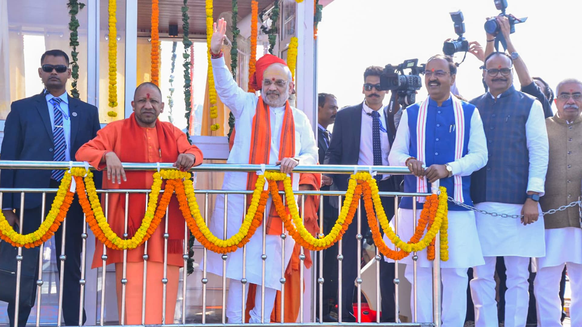 Amit Shah Praises Yogi Adtyanath: Message From Delhi To Lucknow?
