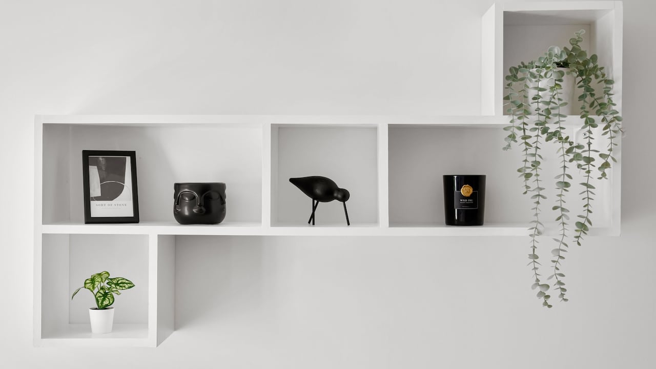 10 Reasons Floating Shelves Look Crooked Even When The Brackets Are Level 10 Reasons Floating Shelves Look Crooked Even When The Brackets Are Level