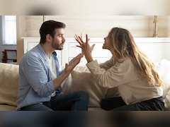 टॉक्सिक रिलेशनशिप से बाहर निकलना चाहते हैं, लेकिन हिम्मत नहीं जुटा पा रहे? एक्सपर्ट ने बताए 5 उपाय